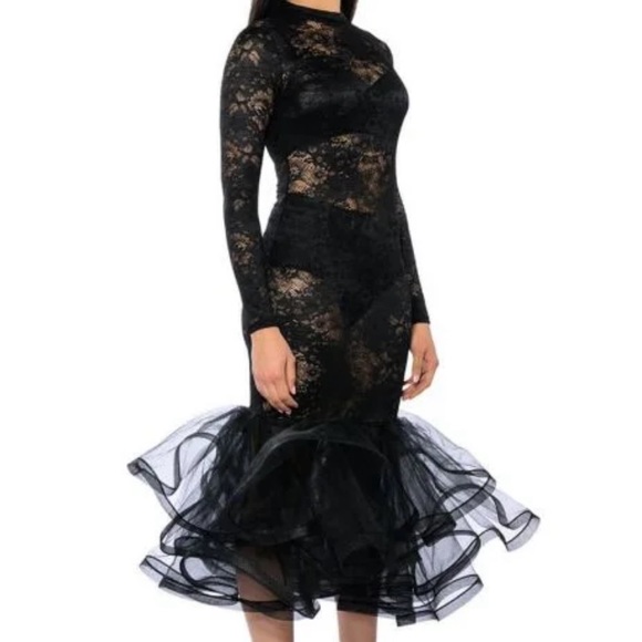 LACE MAXI DRESS In Black - Picture 4 of 4